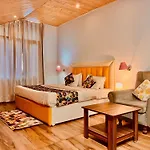 Hotel The Hadimba Palace # Mountain View ! Family Hotel ! Big Private Parking ! Near To Mall Road