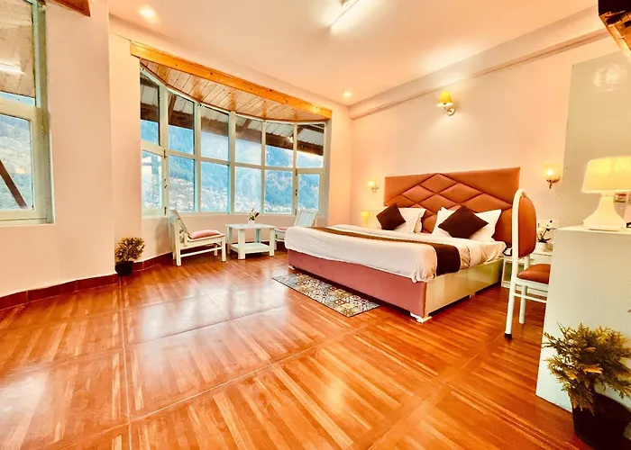 Hotel The Hadimba Palace # Mountain View ! Family Hotel ! Big Private Parking ! Near To Mall Road