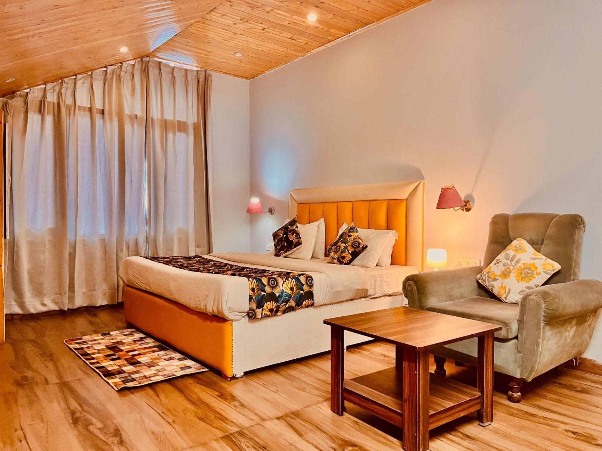 Hotel The Hadimba Palace # Mountain View ! Family ! Big Private Parking ! Near To Mall Road