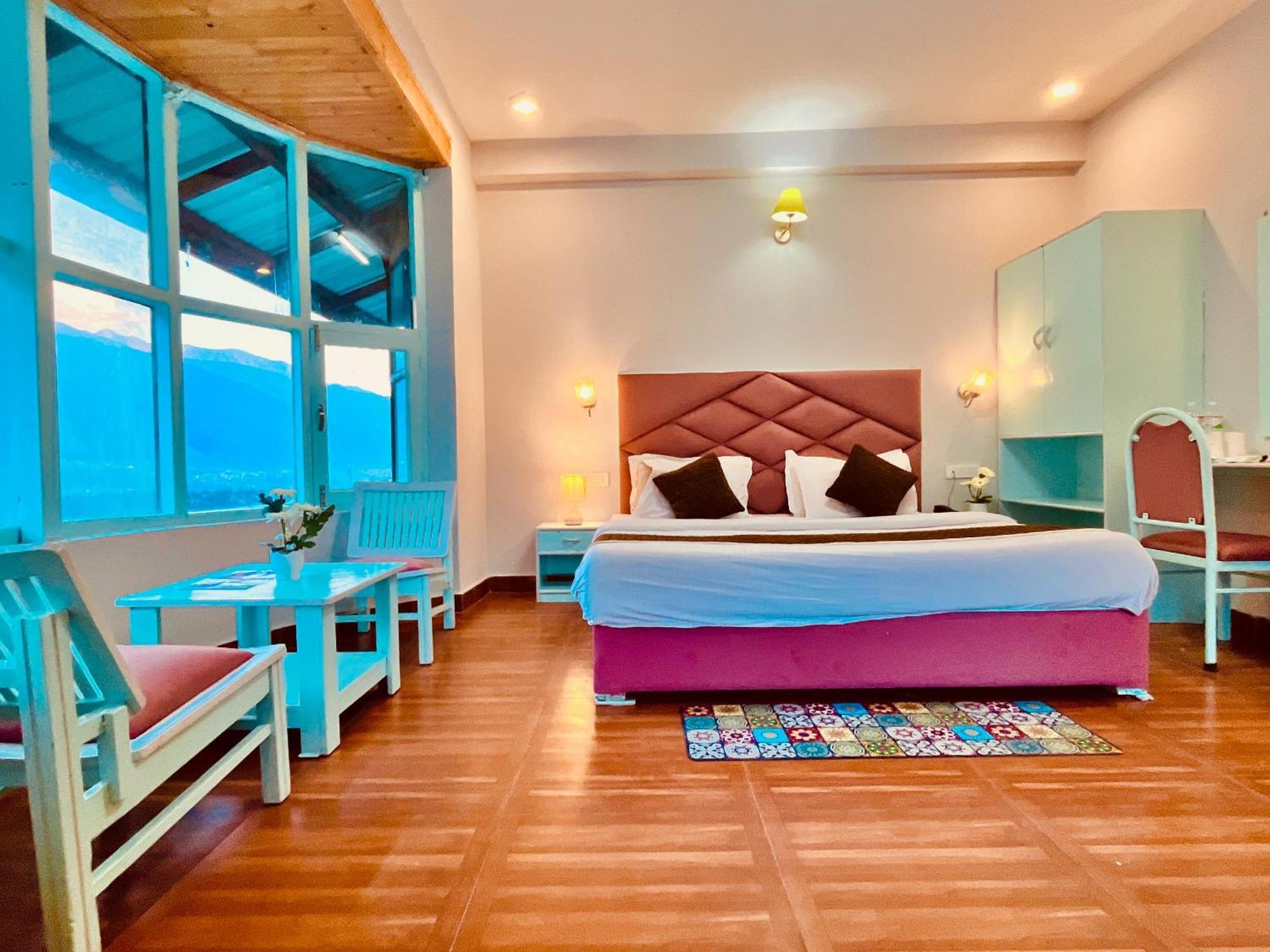 Hotel The Hadimba Palace # Mountain View ! Family ! Big Private Parking ! Near To Mall Road 4*