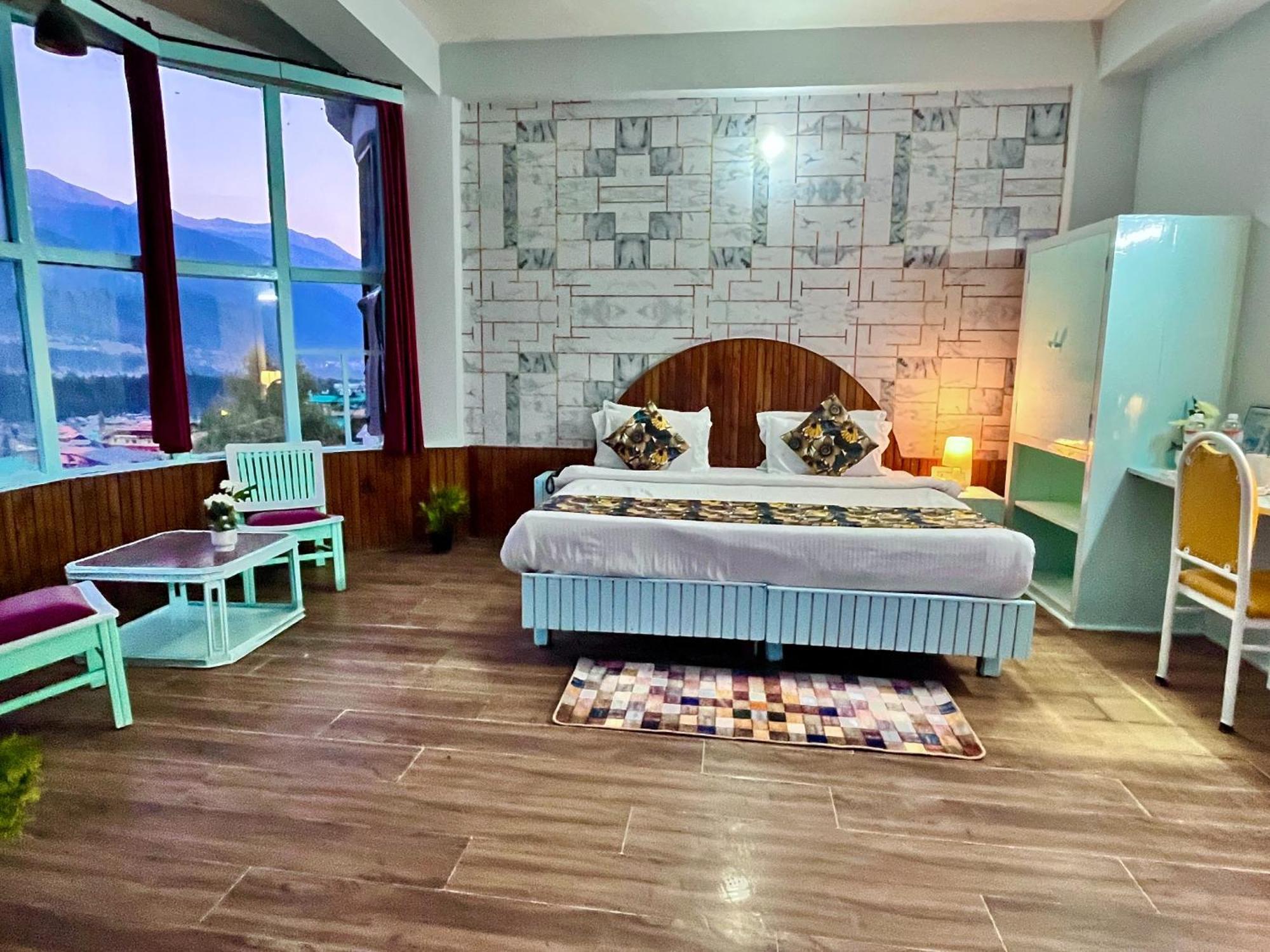 The Hadimba Palace # Mountain View ! Family ! Big Private Parking ! Near To Mall Road 4*