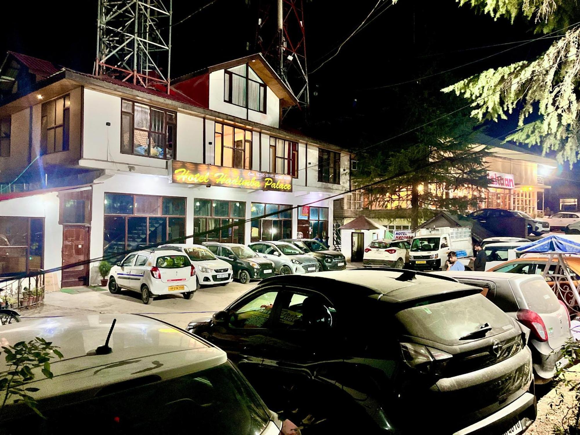 The Hadimba Palace # Mountain View ! Family ! Big Private Parking ! Near To Mall Road Manali (Himachal Pradesh)