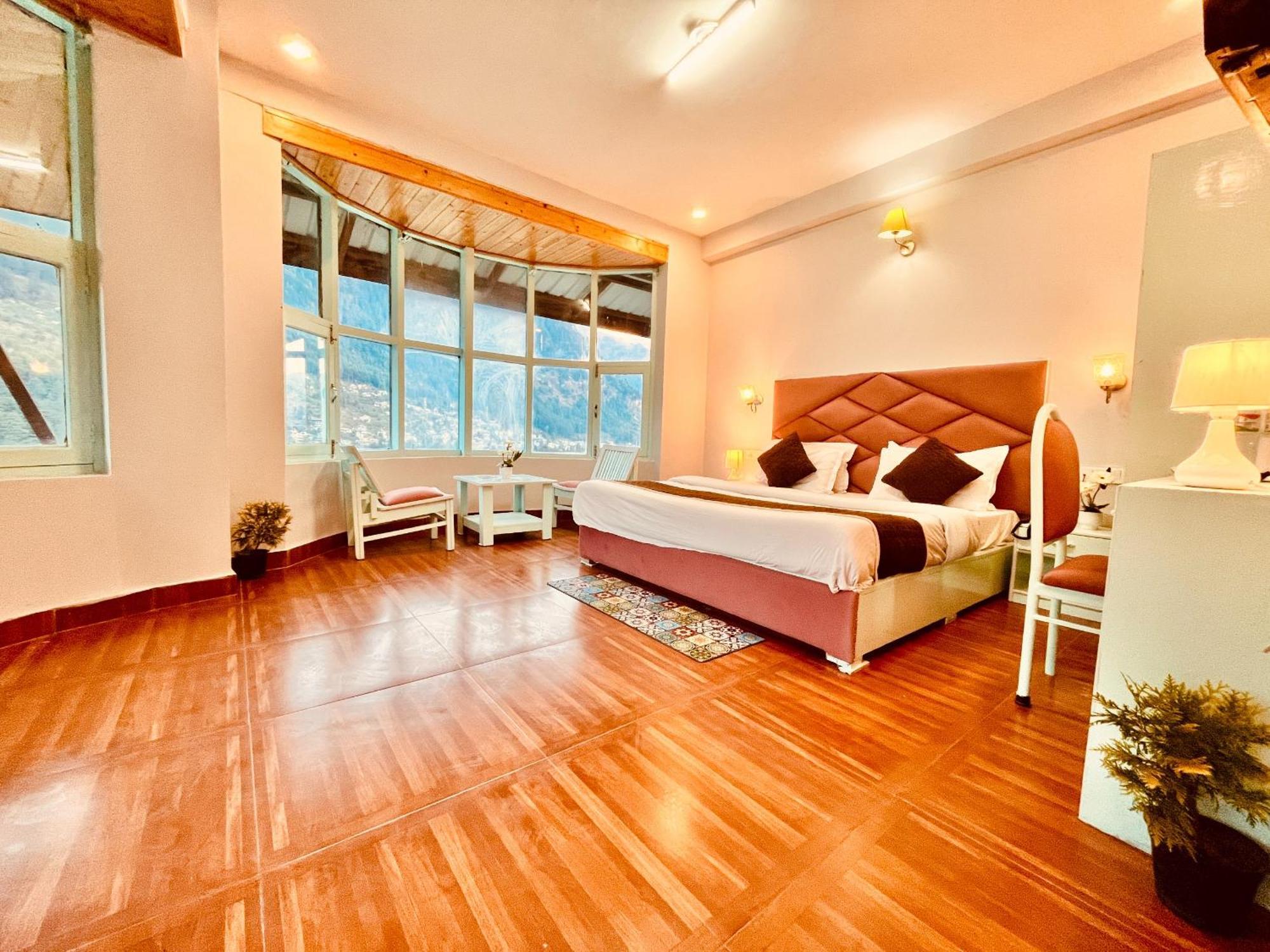 The Hadimba Palace # Mountain View ! Family ! Big Private Parking ! Near To Mall Road Hotel