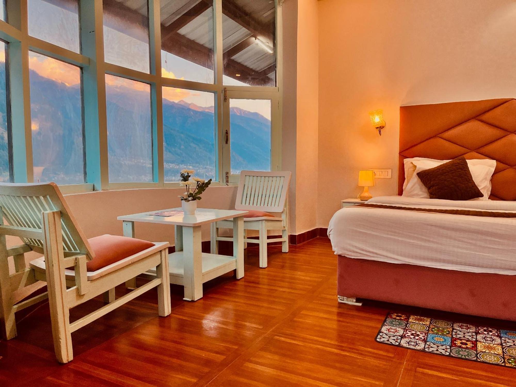 Hotel The Hadimba Palace # Mountain View ! Family ! Big Private Parking ! Near To Mall Road Manali (Himachal Pradesh)