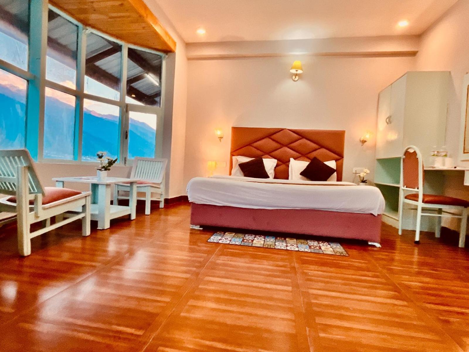 The Hadimba Palace # Mountain View ! Family ! Big Private Parking ! Near To Mall Road 4* Manali (Himachal Pradesh)