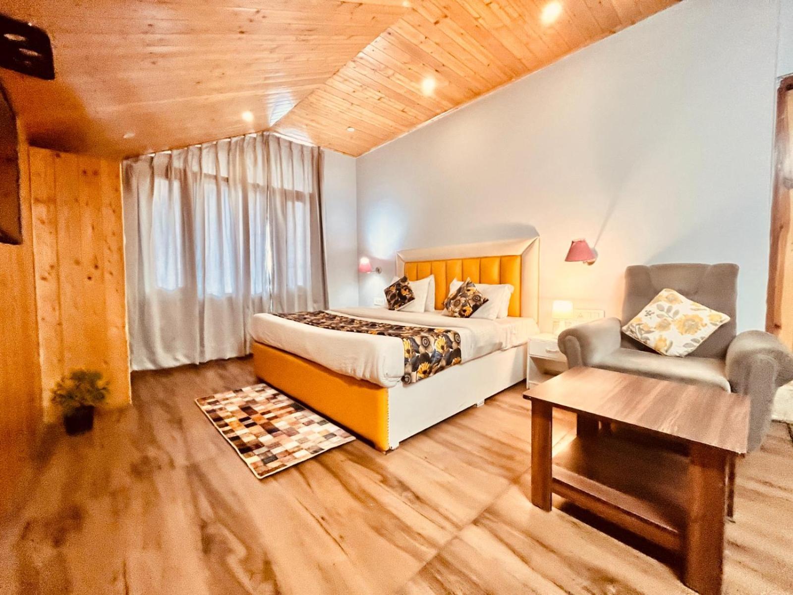 The Hadimba Palace # Mountain View ! Family ! Big Private Parking ! Near To Mall Road Hotel