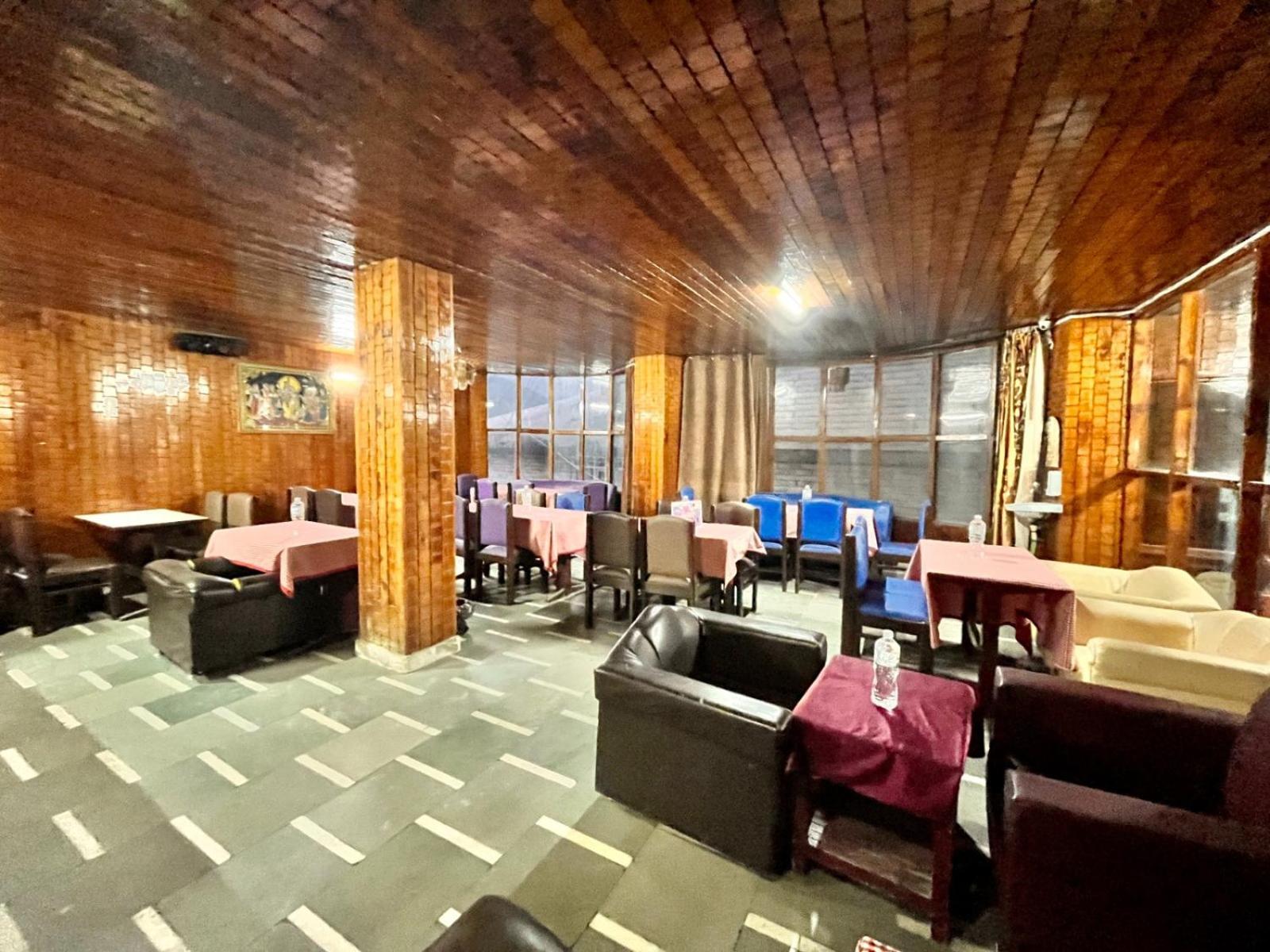 Hotel The Hadimba Palace # Mountain View ! Family ! Big Private Parking ! Near To Mall Road