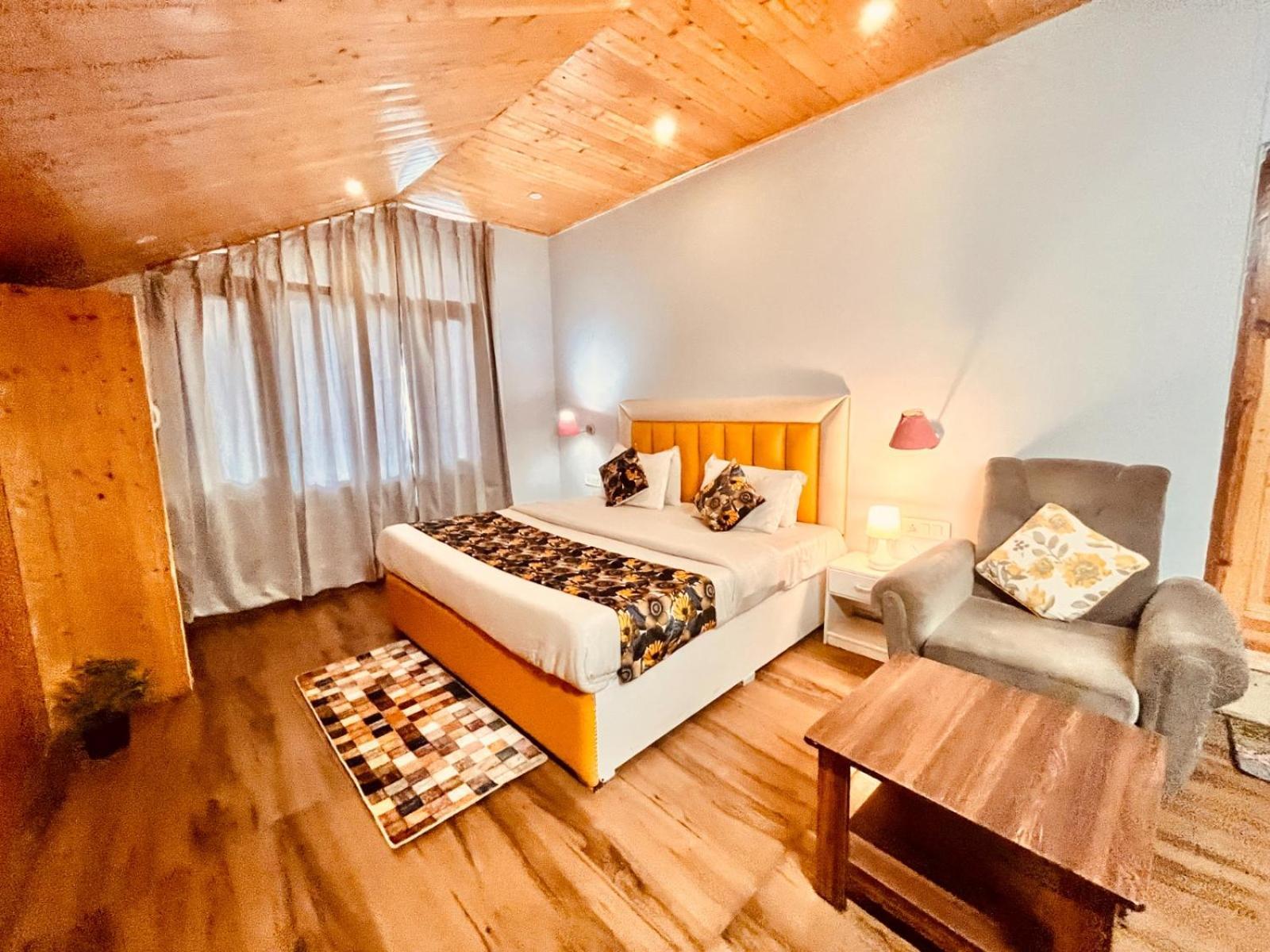 The Hadimba Palace # Mountain View ! Family ! Big Private Parking ! Near To Mall Road 4* Manali (Himachal Pradesh)