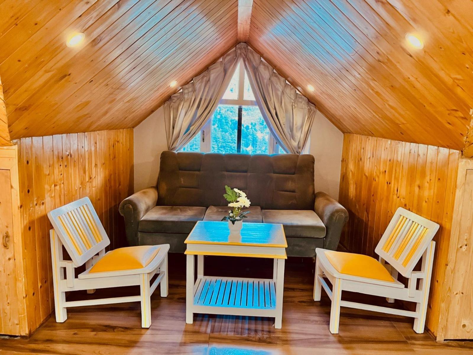 Hotel The Hadimba Palace # Mountain View ! Family ! Big Private Parking ! Near To Mall Road