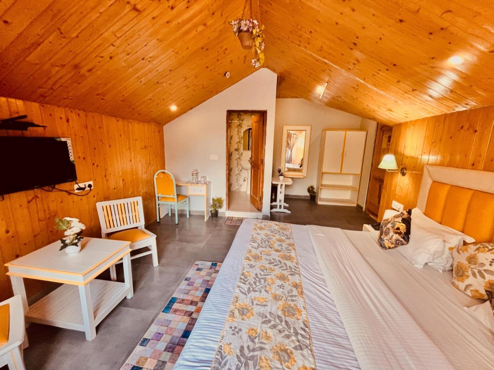 The Hadimba Palace # Mountain View ! Family ! Big Private Parking ! Near To Mall Road Hotel Manali (Himachal Pradesh)