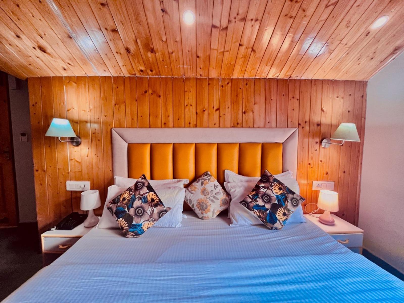 The Hadimba Palace # Mountain View ! Family ! Big Private Parking ! Near To Mall Road Hotel