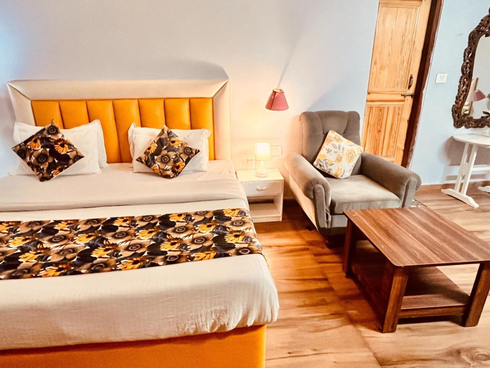 Hotel The Hadimba Palace # Mountain View ! Family ! Big Private Parking ! Near To Mall Road Manali (Himachal Pradesh)