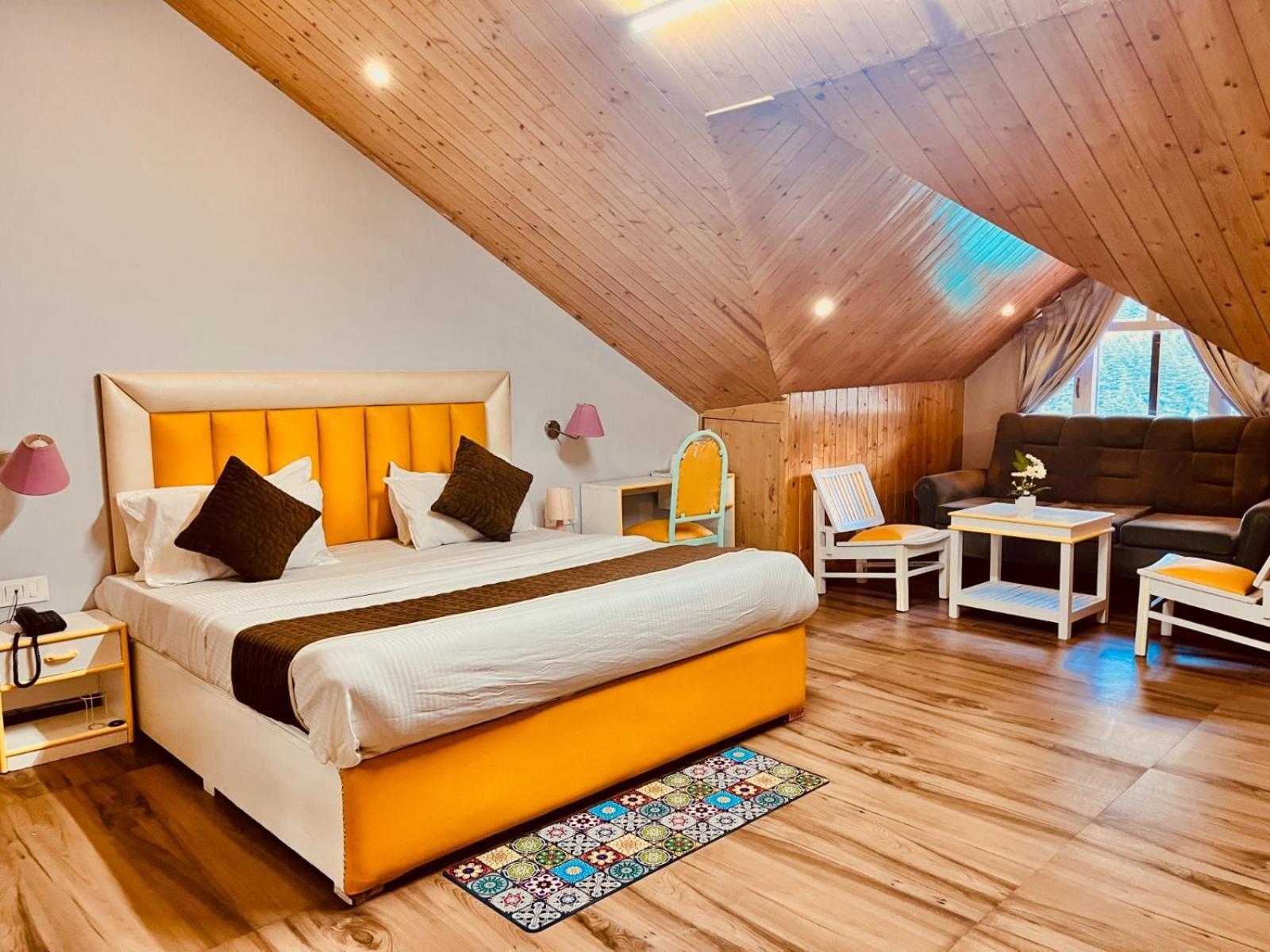 Hotel The Hadimba Palace # Mountain View ! Family ! Big Private Parking ! Near To Mall Road