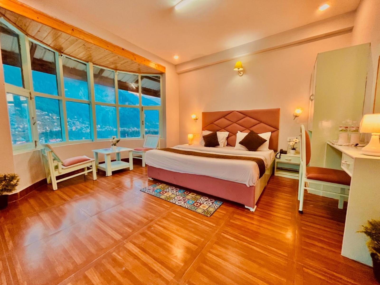 Hotel The Hadimba Palace # Mountain View ! Family ! Big Private Parking ! Near To Mall Road Manali (Himachal Pradesh)
