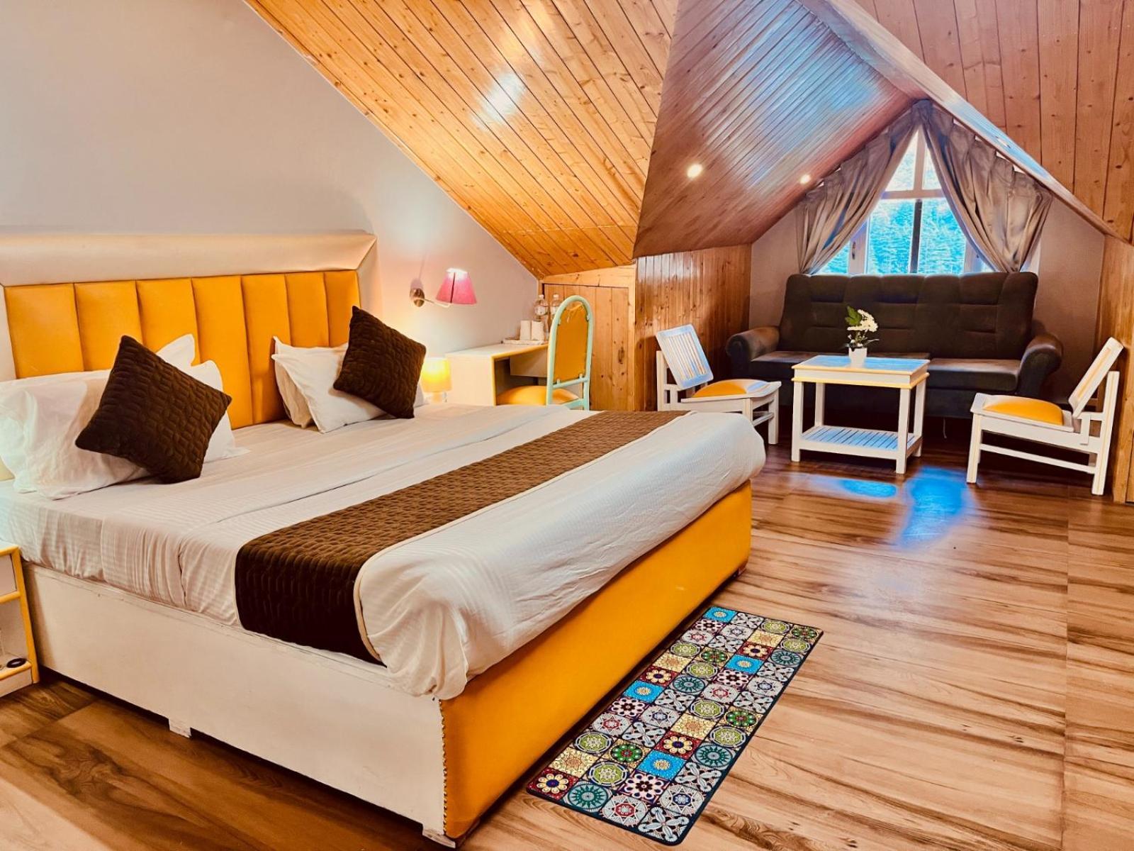 The Hadimba Palace # Mountain View ! Family ! Big Private Parking ! Near To Mall Road Hotel