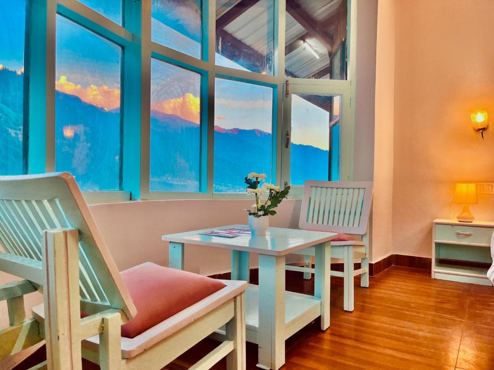 Hotel The Hadimba Palace # Mountain View ! Family ! Big Private Parking ! Near To Mall Road
