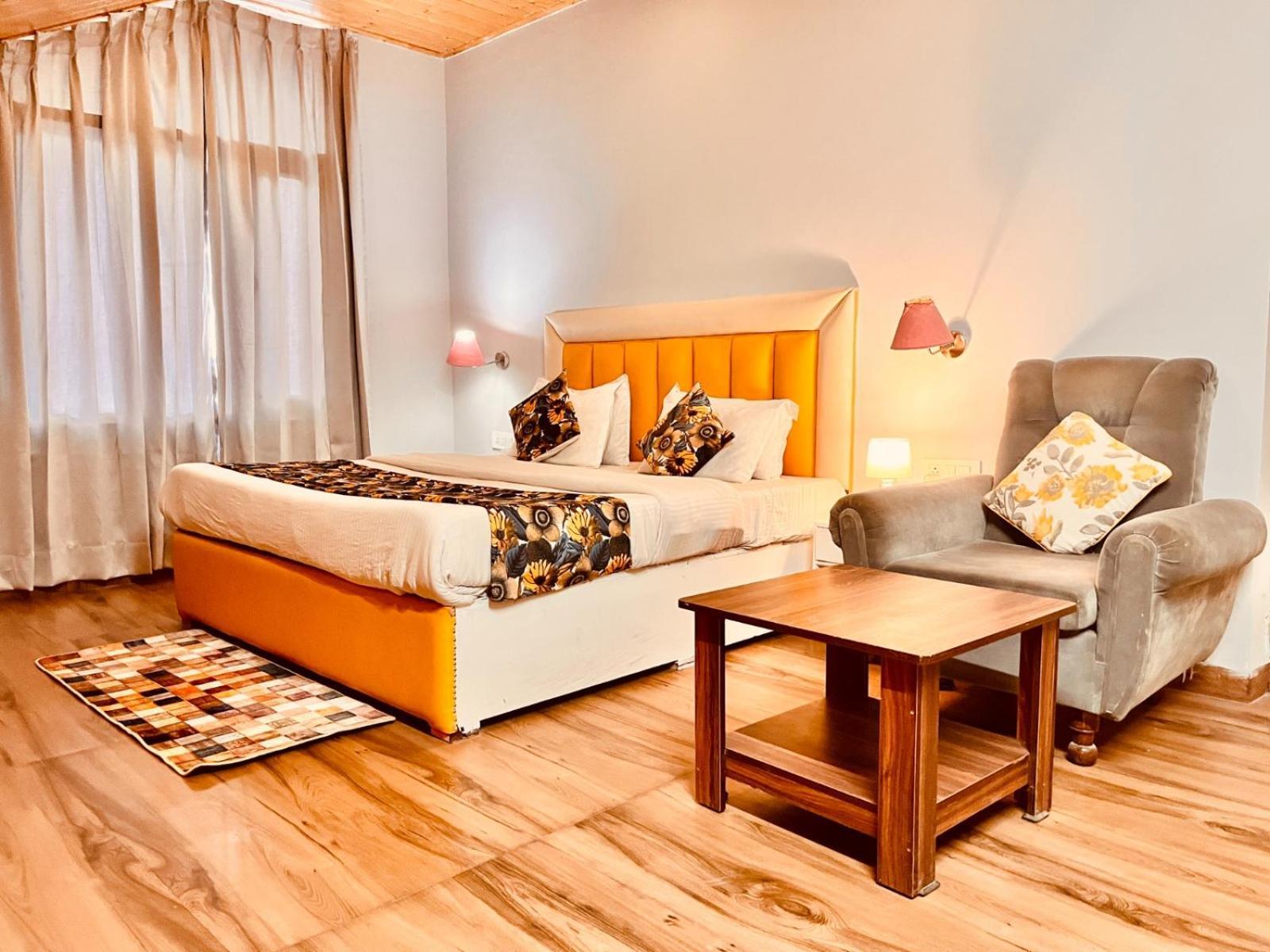 Hotel The Hadimba Palace # Mountain View ! Family ! Big Private Parking ! Near To Mall Road 4*