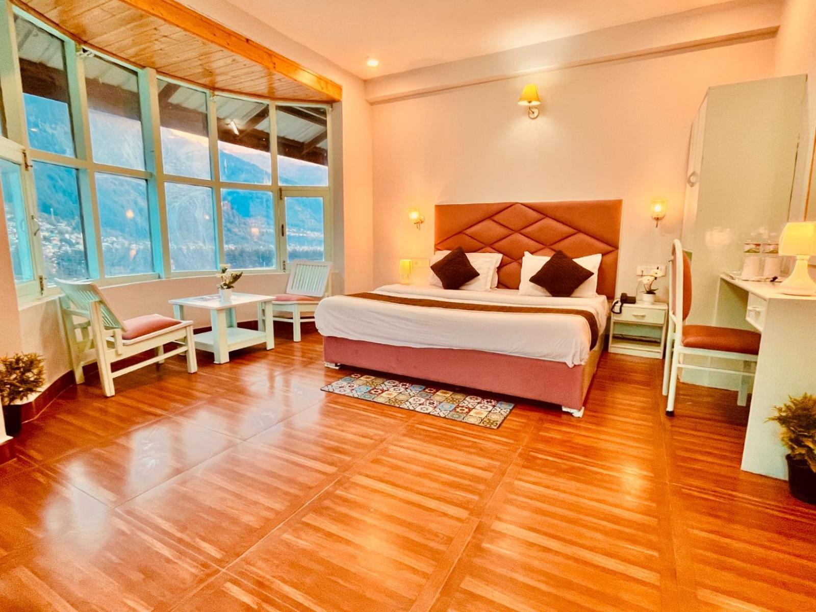 The Hadimba Palace # Mountain View ! Family ! Big Private Parking ! Near To Mall Road 4*