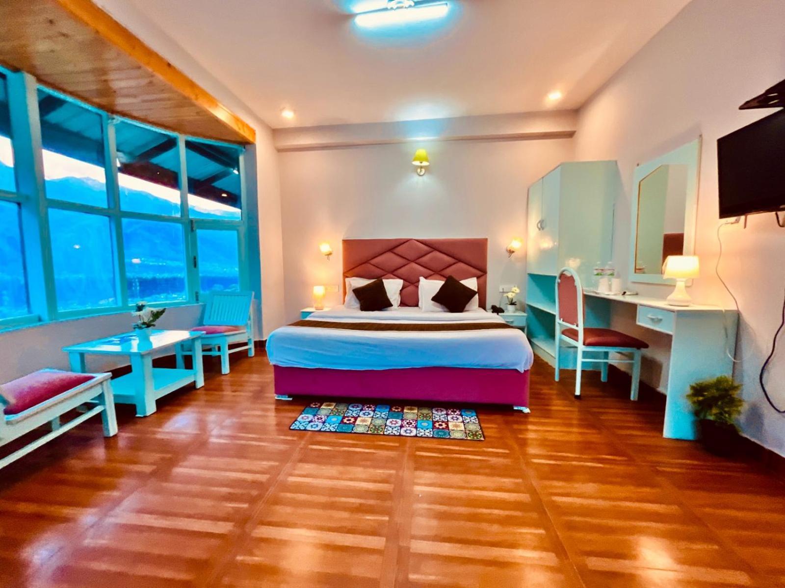 The Hadimba Palace # Mountain View ! Family ! Big Private Parking ! Near To Mall Road 4* Manali (Himachal Pradesh)