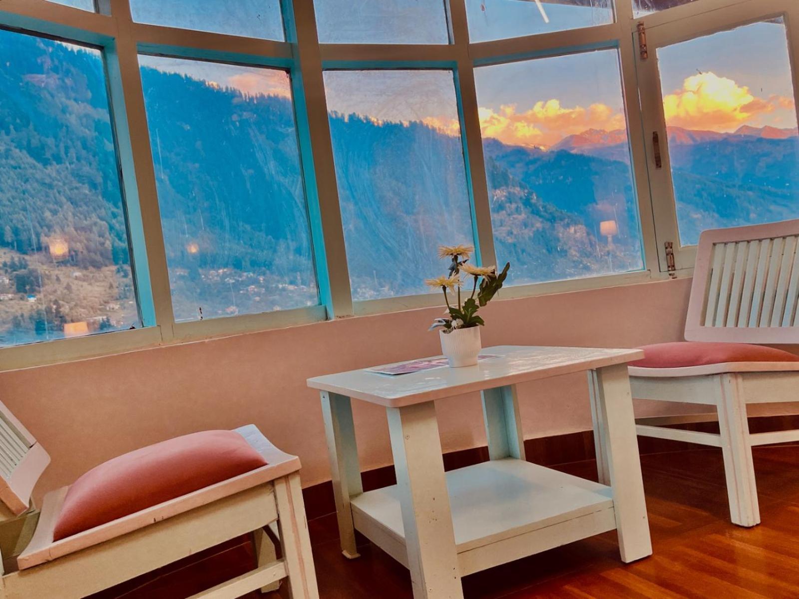 The Hadimba Palace # Mountain View ! Family ! Big Private Parking ! Near To Mall Road
