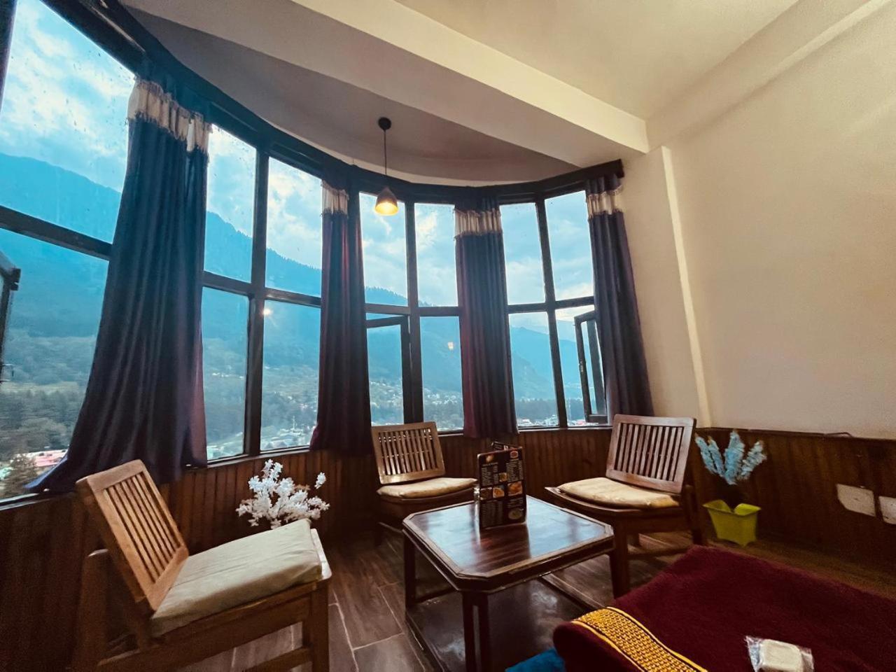 The Hadimba Palace # Mountain View ! Family ! Big Private Parking ! Near To Mall Road Hotel