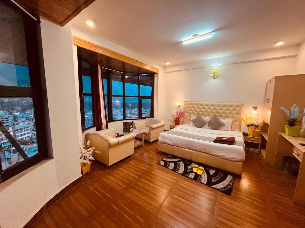 Hotel The Hadimba Palace # Mountain View ! Family ! Big Private Parking ! Near To Mall Road