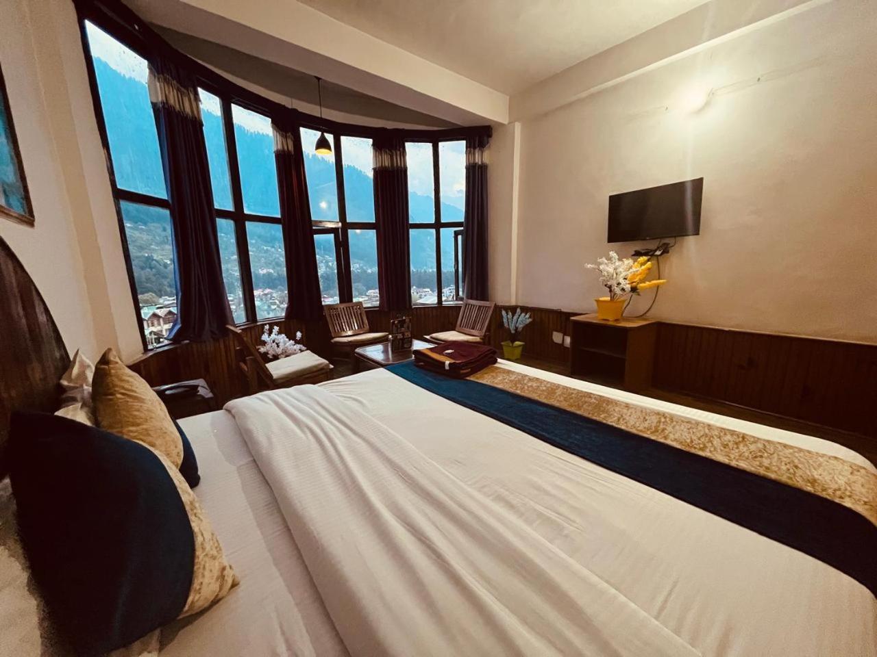 The Hadimba Palace # Mountain View ! Family ! Big Private Parking ! Near To Mall Road Manali (Himachal Pradesh)