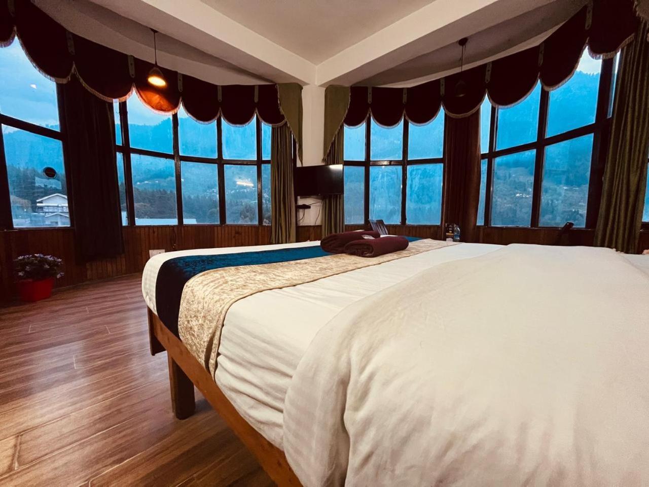 The Hadimba Palace # Mountain View ! Family ! Big Private Parking ! Near To Mall Road 4* Manali (Himachal Pradesh)