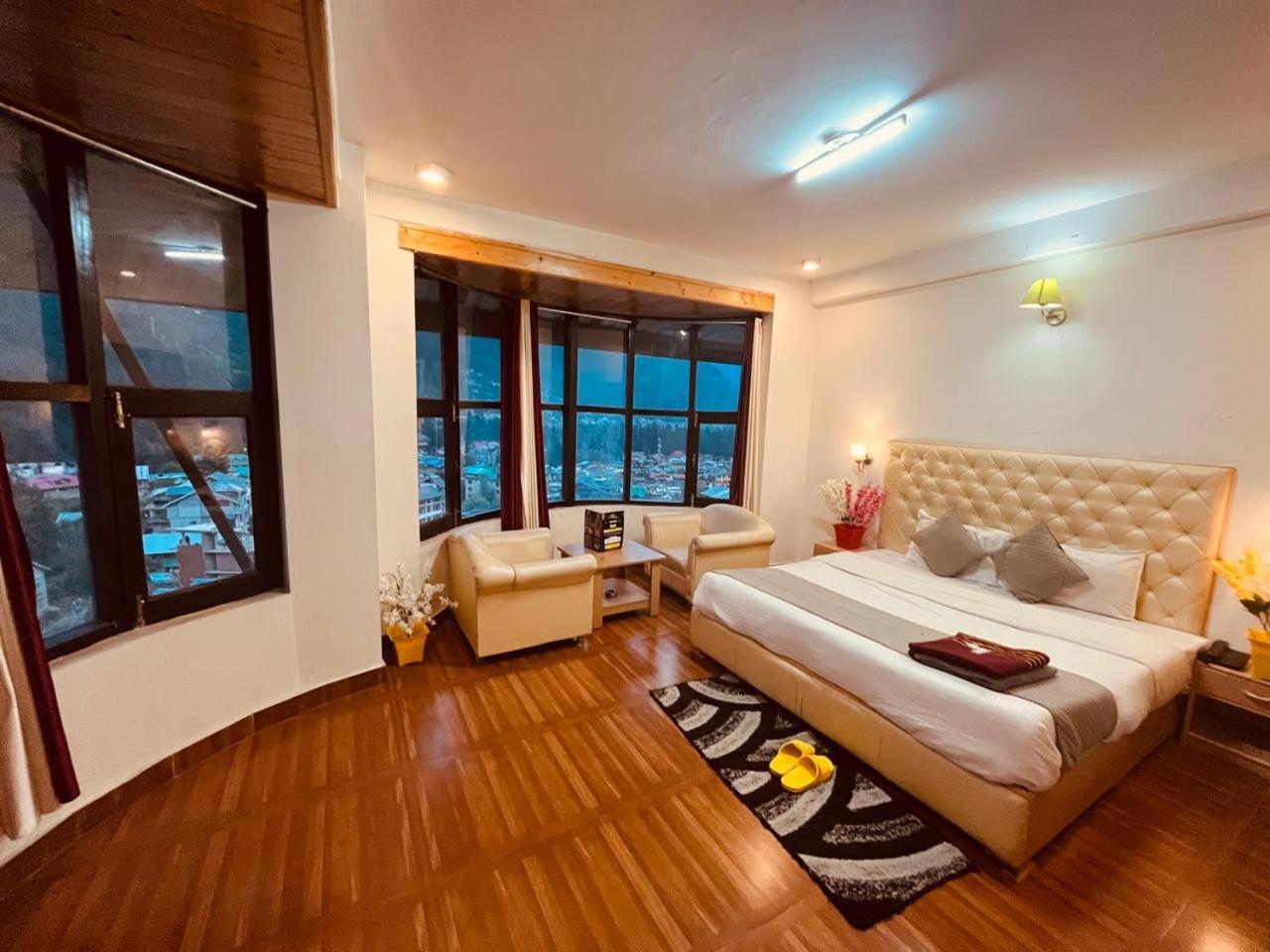 Hotel The Hadimba Palace # Mountain View ! Family ! Big Private Parking ! Near To Mall Road Manali (Himachal Pradesh)