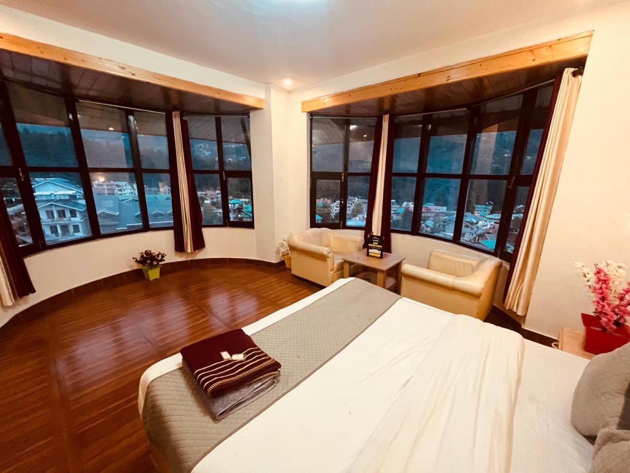 The Hadimba Palace # Mountain View ! Family ! Big Private Parking ! Near To Mall Road 4* Manali (Himachal Pradesh)