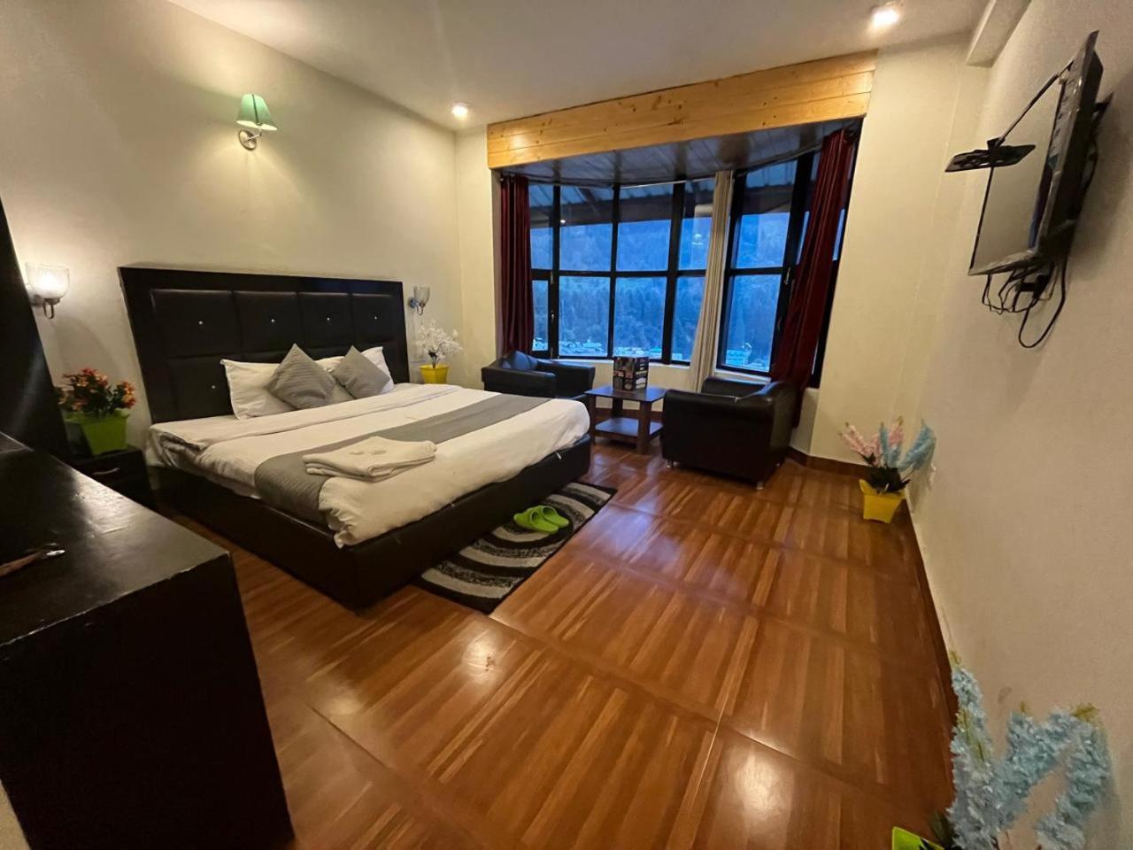The Hadimba Palace # Mountain View ! Family ! Big Private Parking ! Near To Mall Road Hotel 4*
