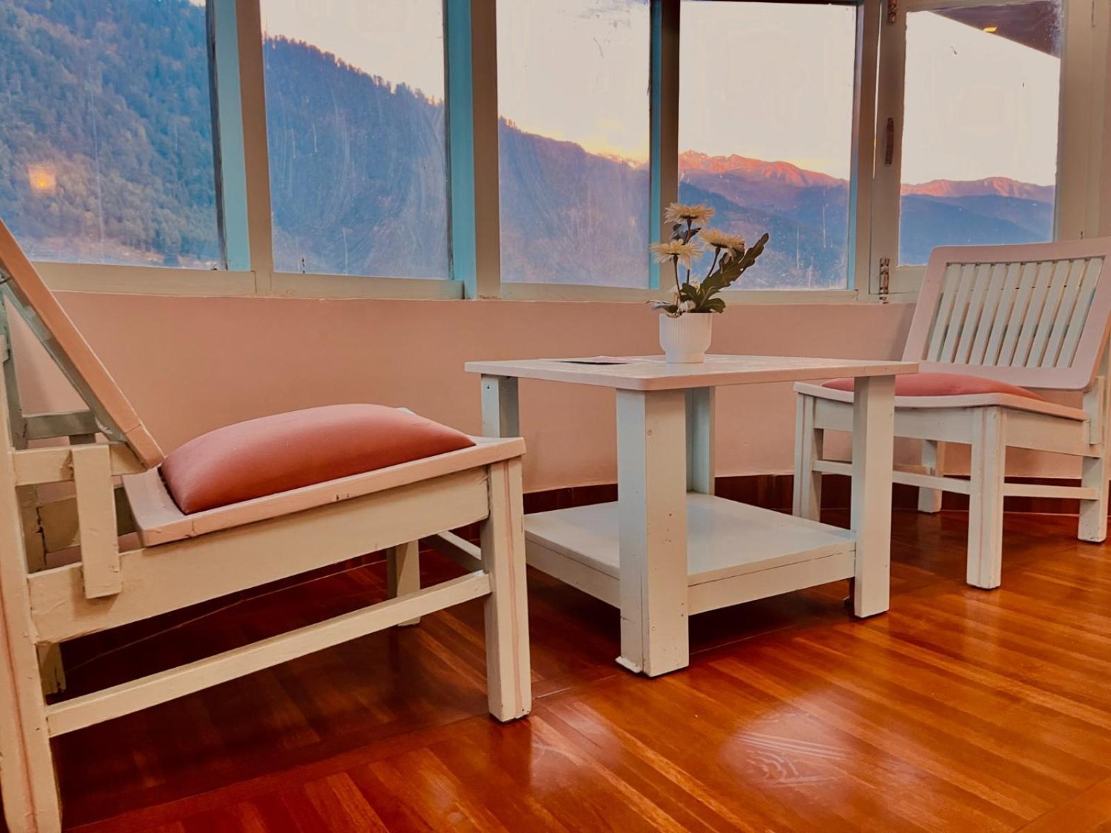 Hotel The Hadimba Palace # Mountain View ! Family ! Big Private Parking ! Near To Mall Road 4*