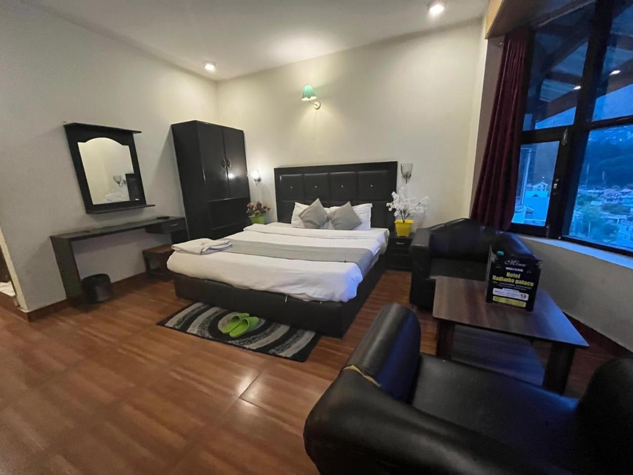 The Hadimba Palace # Mountain View ! Family ! Big Private Parking ! Near To Mall Road 4* Manali (Himachal Pradesh)