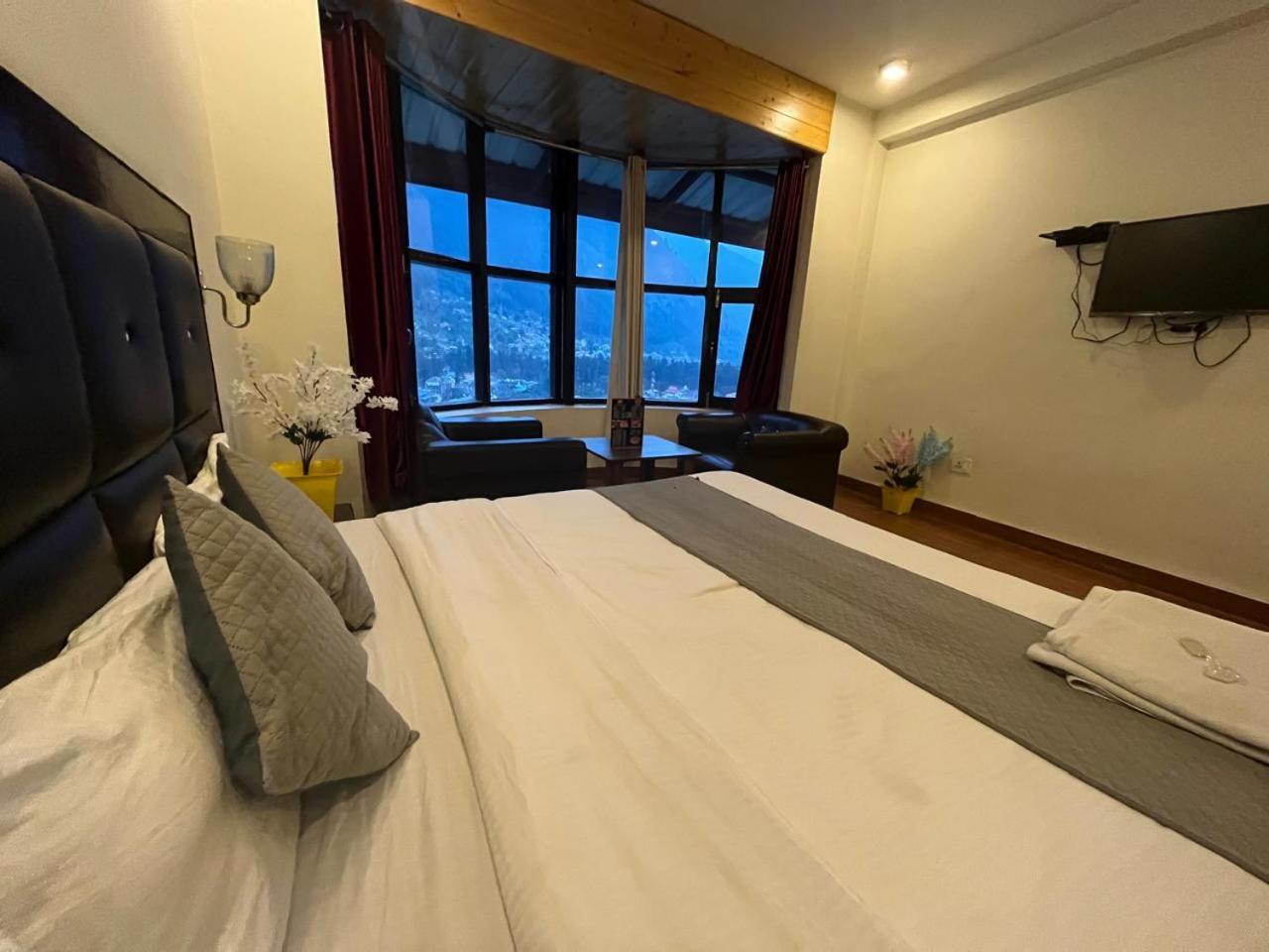 The Hadimba Palace # Mountain View ! Family ! Big Private Parking ! Near To Mall Road Hotel 4*