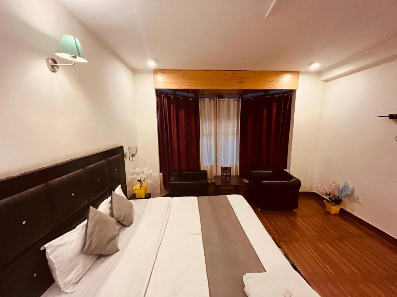 Hotel The Hadimba Palace # Mountain View ! Family ! Big Private Parking ! Near To Mall Road 4*